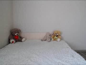 girl
        alice_rays_ cam image #2074981