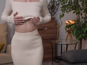 girl
        refined_style cam image #5622615