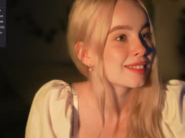 girl
        mother__of__dragons cam image #2755020