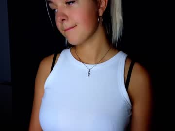 girl
        beverly_hillls cam image #3098467
