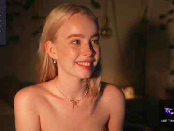 girl
        mother__of__dragons cam image #2741284