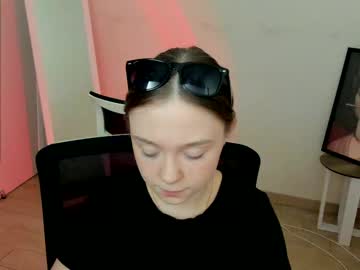 girl
        stasy_clapp cam image #4777712