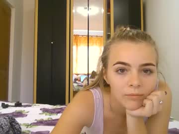 girl
        inocent_student17 cam image #2214186