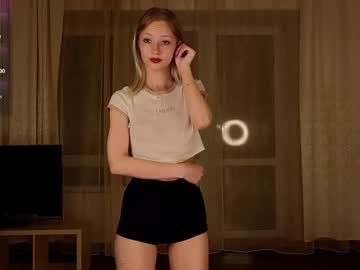 girl
        lynettedendy cam image #6869330