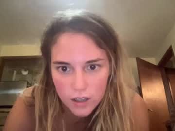 couple
        snowbunnyass cam image #659823