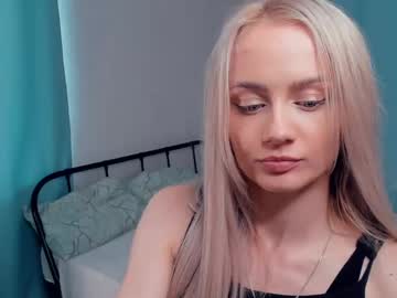 girl
        keeleyellick cam image #4798481