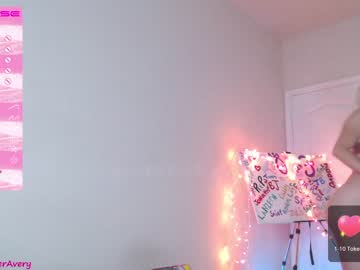 girl
        petitebrat cam image #1137227