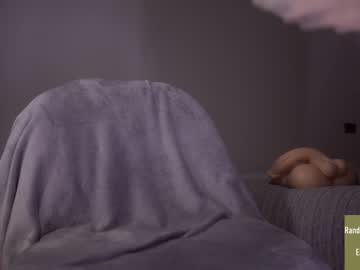 girl
        alice_kosmos cam image #1420382