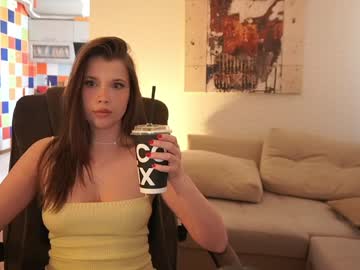 girl
        bitter_moon cam image #6385362