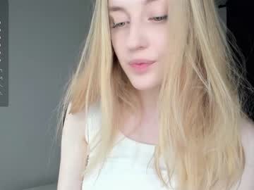 girl
        maidabuoy cam image #3916421