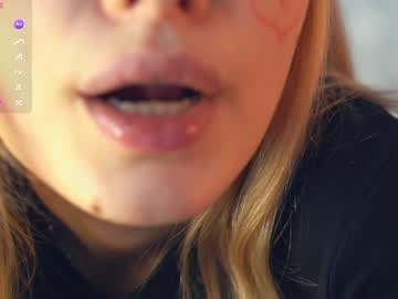 girl
        moiragrise cam image #5725108