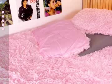 girl
        little_effy18 cam image #4328708