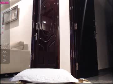 girl
        cherrrish_ cam image #1778520