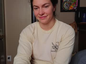 girl
        chroniclove cam image #6613315