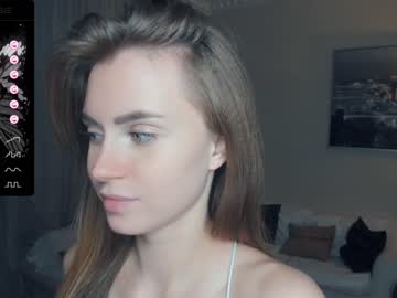 girl
        _wild_orchid_ cam image #2810912