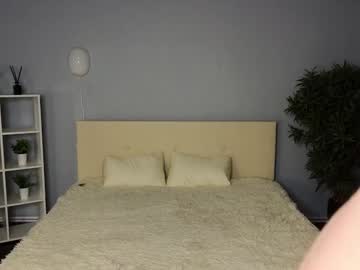 girl
        lauratanguy cam image #5774269
