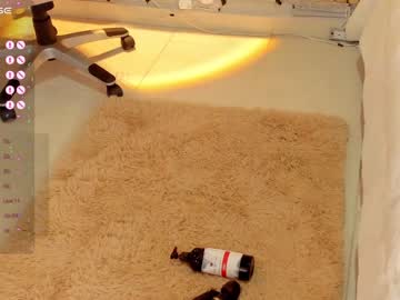 girl
        little_effy18 cam image #4220641