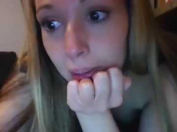 girl
        badbunny19_ cam image #3067859