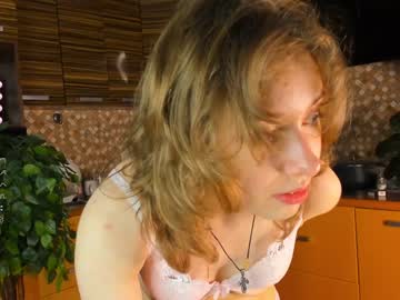 girl
        udelaborom cam image #3840295