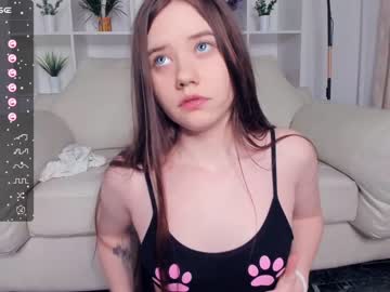 girl
        kristi_zenn cam image #3165567