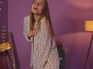 girl
        alisia_spinnet cam image #3097503