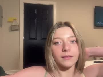 girl
        ashleymoore_9 cam image #6075702