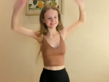 girl
        maryrogersa cam image #2247738