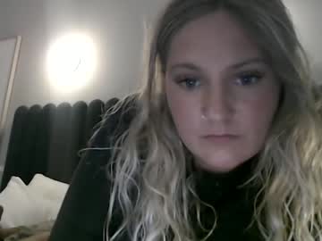 girl
        maee23 cam image #1170914