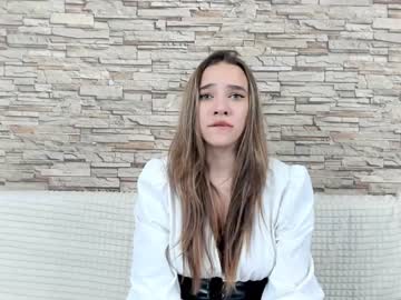 girl
        milana_gross cam image #1512054