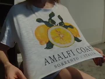 girl
        sunny_days777 cam image #4646320