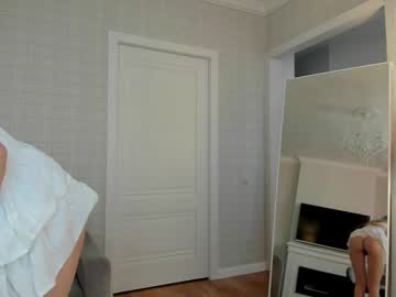 girl
        wellicaren cam image #6732056