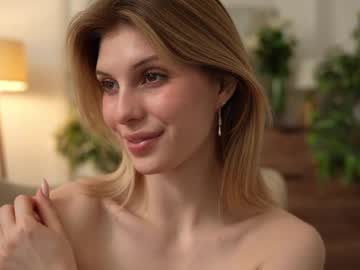 girl
        refined_style cam image #6632054