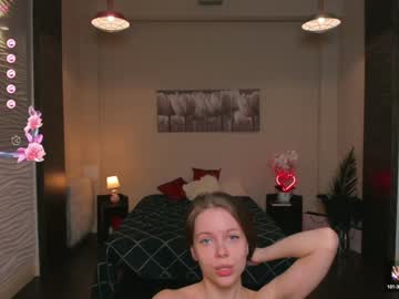 girl
        wanna_breed cam image #4411008