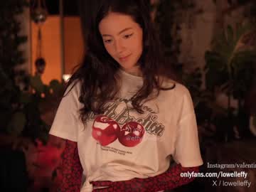 girl
        effylowell_ cam image #5089312