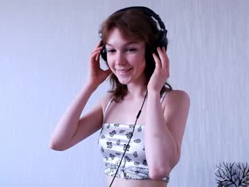 girl
        the_mayhem_ cam image #1228396
