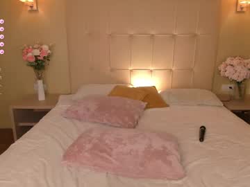girl
        hollyylee cam image #6378052