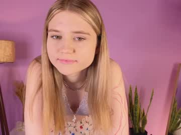 girl
        alisia_spinnet cam image #3018529