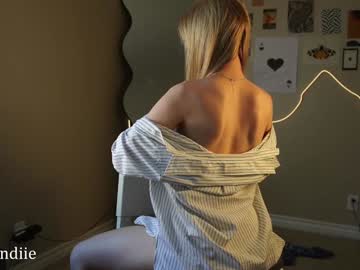 girl
        bestblondiiecb cam image #6282260