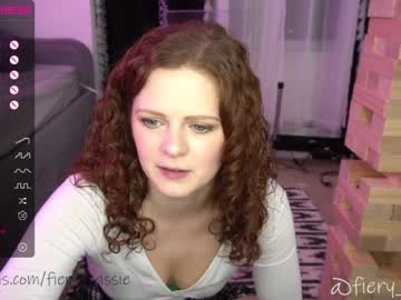 girl
        fiery_redhead cam image #1061771