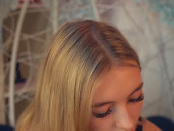 girl
        moiragrise cam image #5718301