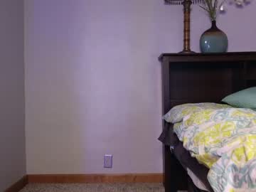girl
        reach4thepeach cam image #3435827