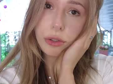 girl
        yononeey cam image #6637456