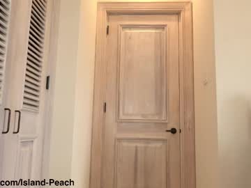 girl
        island_peach cam image #5646108