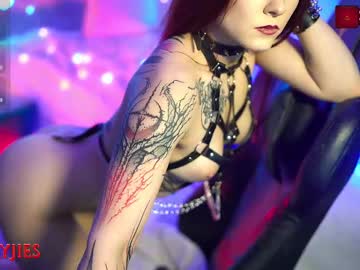 girl
        nelle_ cam image #6379213