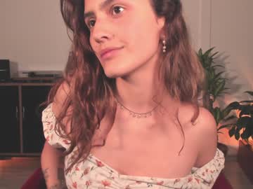 girl
        marmuse cam image #2060471