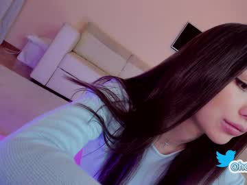 girl
        hollyextra cam image #147022