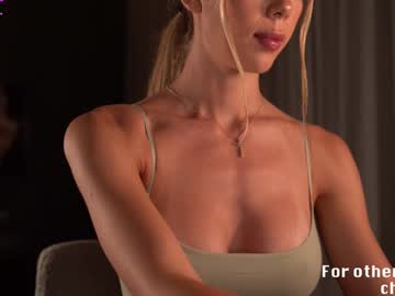 girl
        heyhorny_cb cam image #6005368