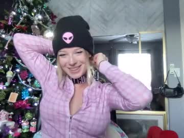 girl
        thtqunt cam image #5910533