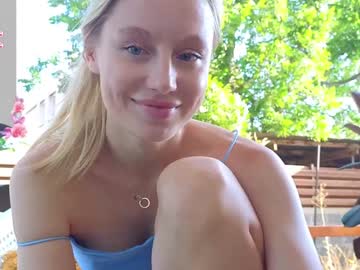 girl
        callme_star cam image #4405456