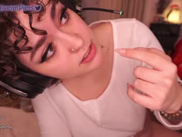 girl
        evelynpiers cam image #371691